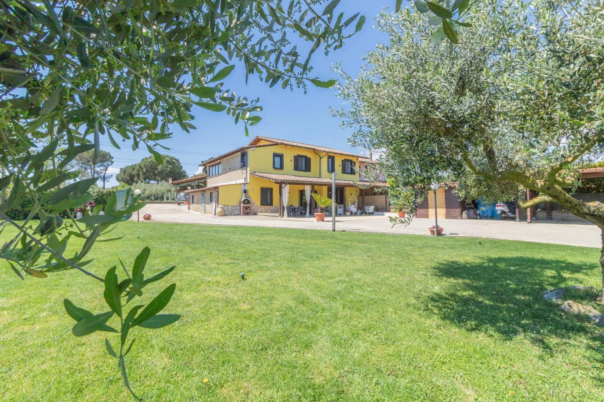 La Casa Di Lola Apartment *